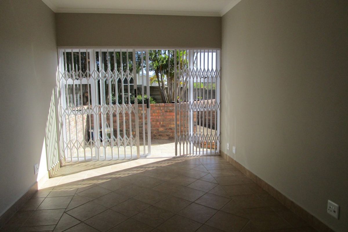 Saxilby - Neat and secure garden flat with secure parking - Photo 3