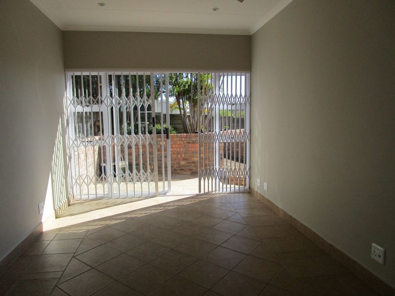 Saxilby - Neat and secure garden flat with secure parking - Photo 3