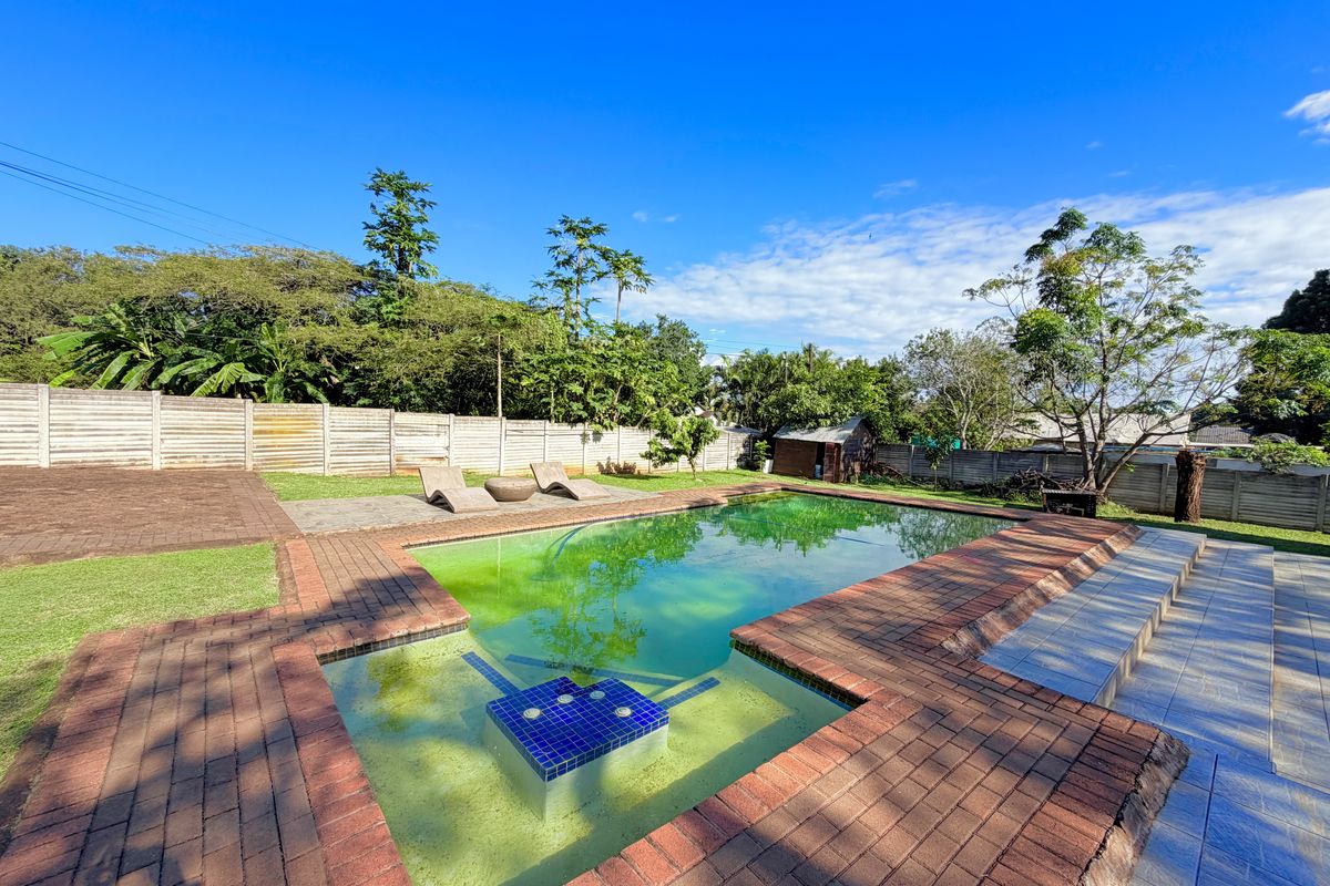 SOLE MANDATE: Gorgeous Contemporary Home for Sale in , Louis Trichardt. - Photo 3
