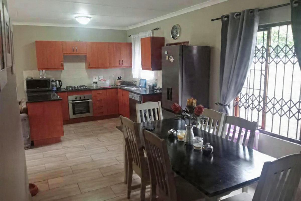 2 Modern Townhouse for Sale in Vaalpark - Photo 3