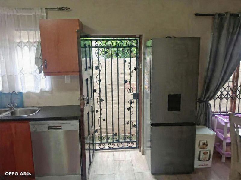 2 Modern Townhouse for Sale in Vaalpark - Photo 4