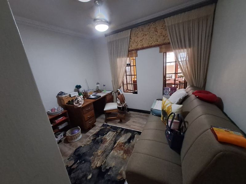 Modern 3‐Bedroom Lock‐Up‐and‐Go - Photo 7