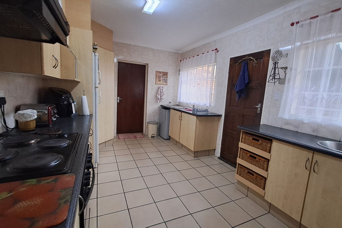 A Private, Panhandle Home in the Heart of Historic Heidelberg - Photo 5