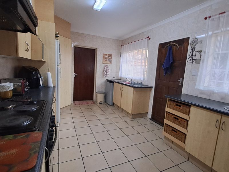 A Private, Panhandle Home in the Heart of Historic Heidelberg - Photo 5