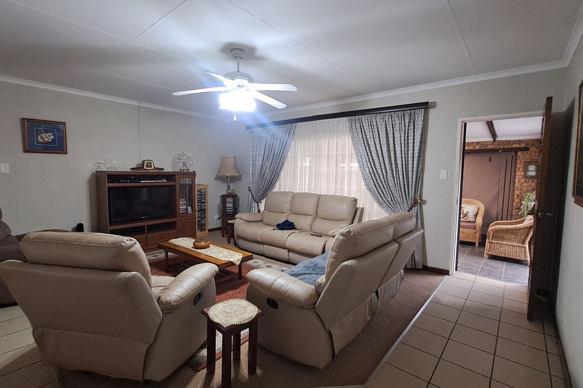 A Private, Panhandle Home in the Heart of Historic Heidelberg - Photo 3