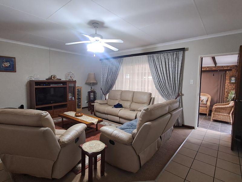 A Private, Panhandle Home in the Heart of Historic Heidelberg - Photo 3