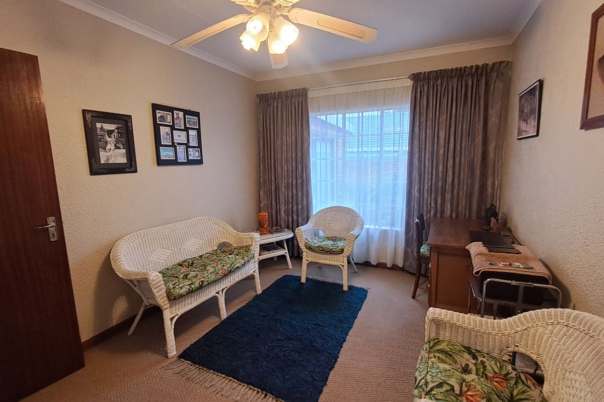 A Private, Panhandle Home in the Heart of Historic Heidelberg - Photo 2