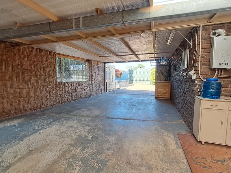 Corner Stand Opportunity with Tranquil Water Views – Priced to Sell at R1.195m - Photo 10