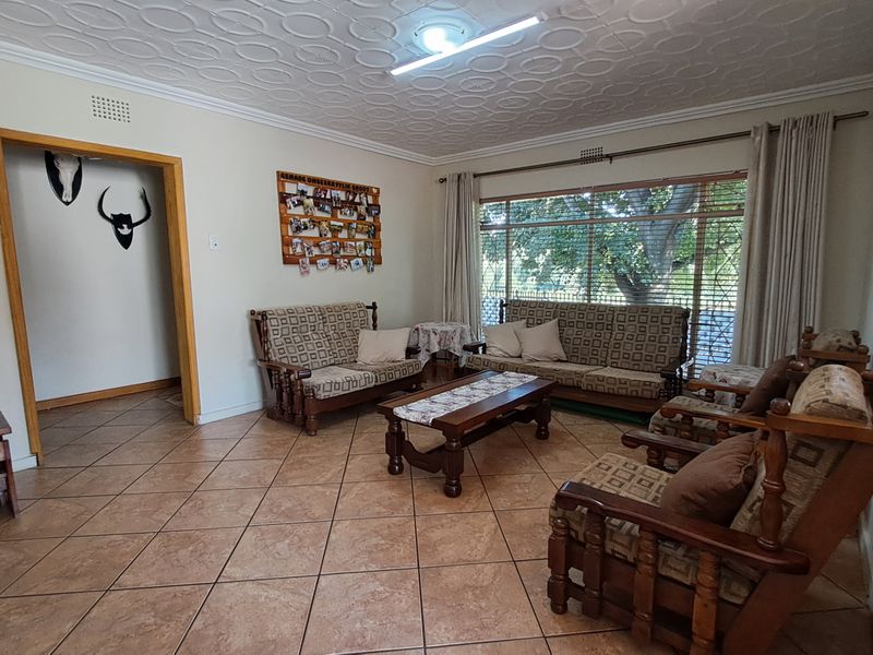 Corner Stand Opportunity with Tranquil Water Views – Priced to Sell at R1.195m - Photo 8