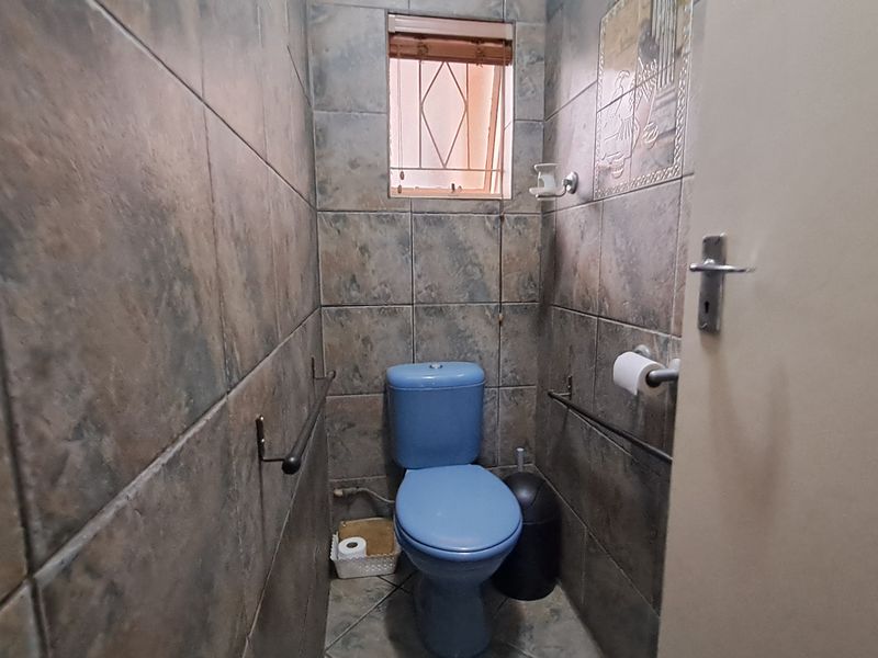 Corner Stand Opportunity with Tranquil Water Views – Priced to Sell at R1.195m - Photo 3