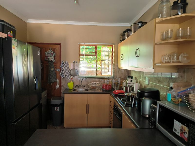 Two Bedroom Apartment For Sale In Orkney a Close proximity to Golf Park - Photo 4