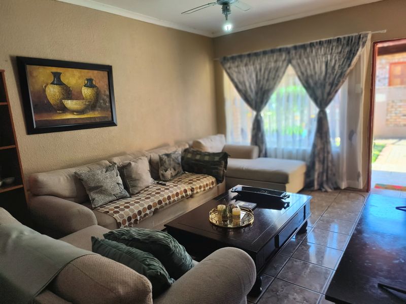 Two Bedroom Apartment For Sale In Orkney a Close proximity to Golf Park - Photo 2