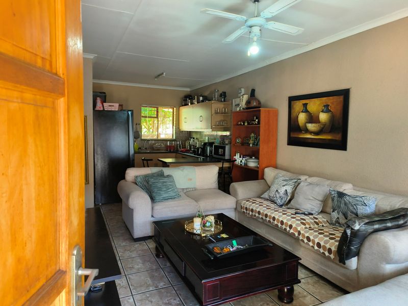 Two Bedroom Apartment For Sale In Orkney a Close proximity to Golf Park - Photo 3