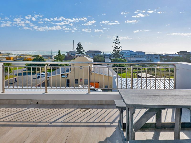 Your own modern coastal apartment now available! - Photo 10