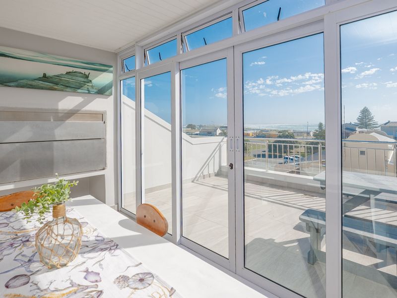 Your own modern coastal apartment now available! - Photo 8