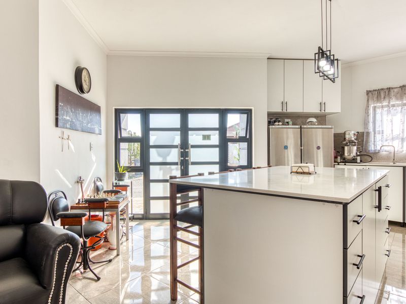 Entertain, Unwind, Enjoy - Photo 8