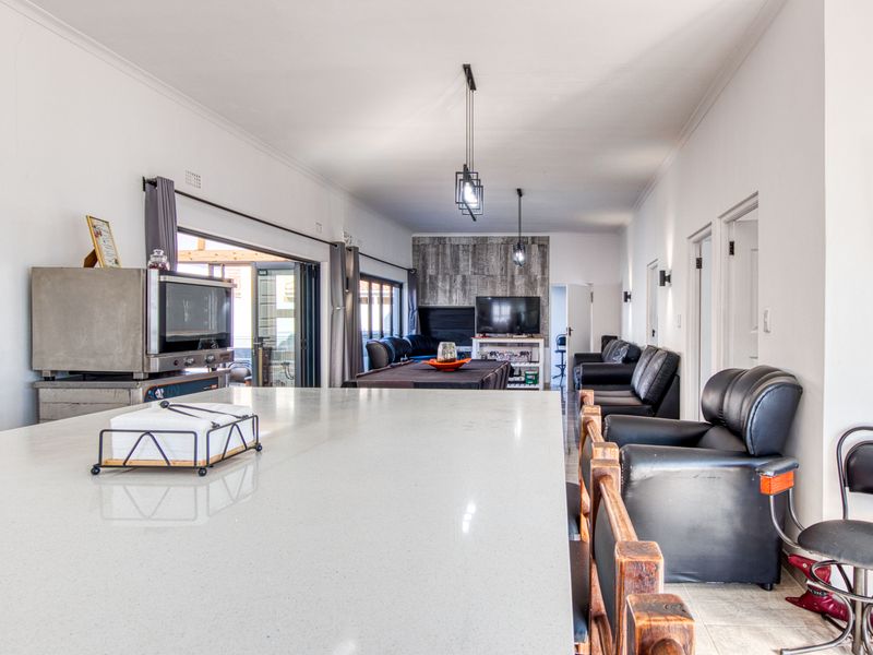 Entertain, Unwind, Enjoy - Photo 9