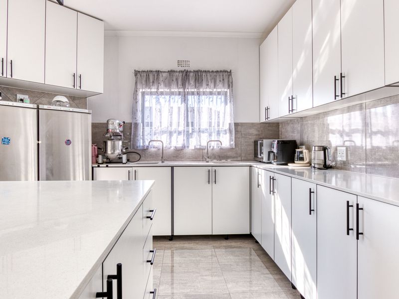 Entertain, Unwind, Enjoy - Photo 6