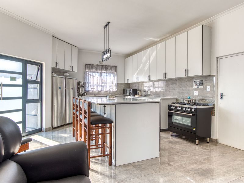 Entertain, Unwind, Enjoy - Photo 7