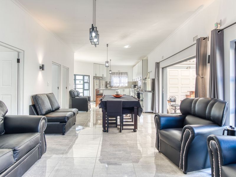 Entertain, Unwind, Enjoy - Photo 3