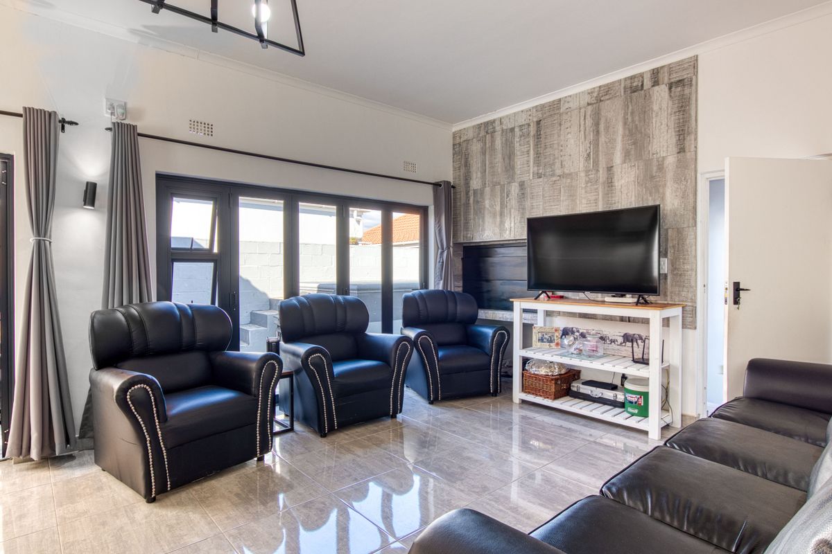 Entertain, Unwind, Enjoy - Photo 2