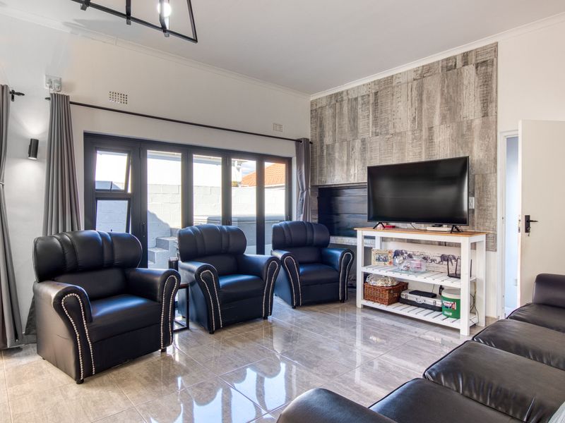 Entertain, Unwind, Enjoy - Photo 2