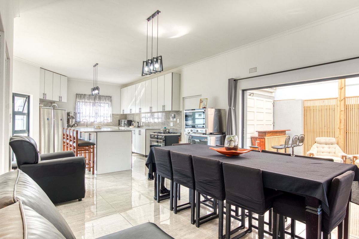 Entertain, Unwind, Enjoy - Photo 4