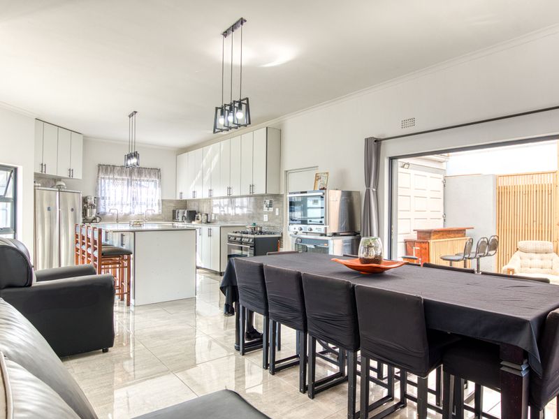 Entertain, Unwind, Enjoy - Photo 4