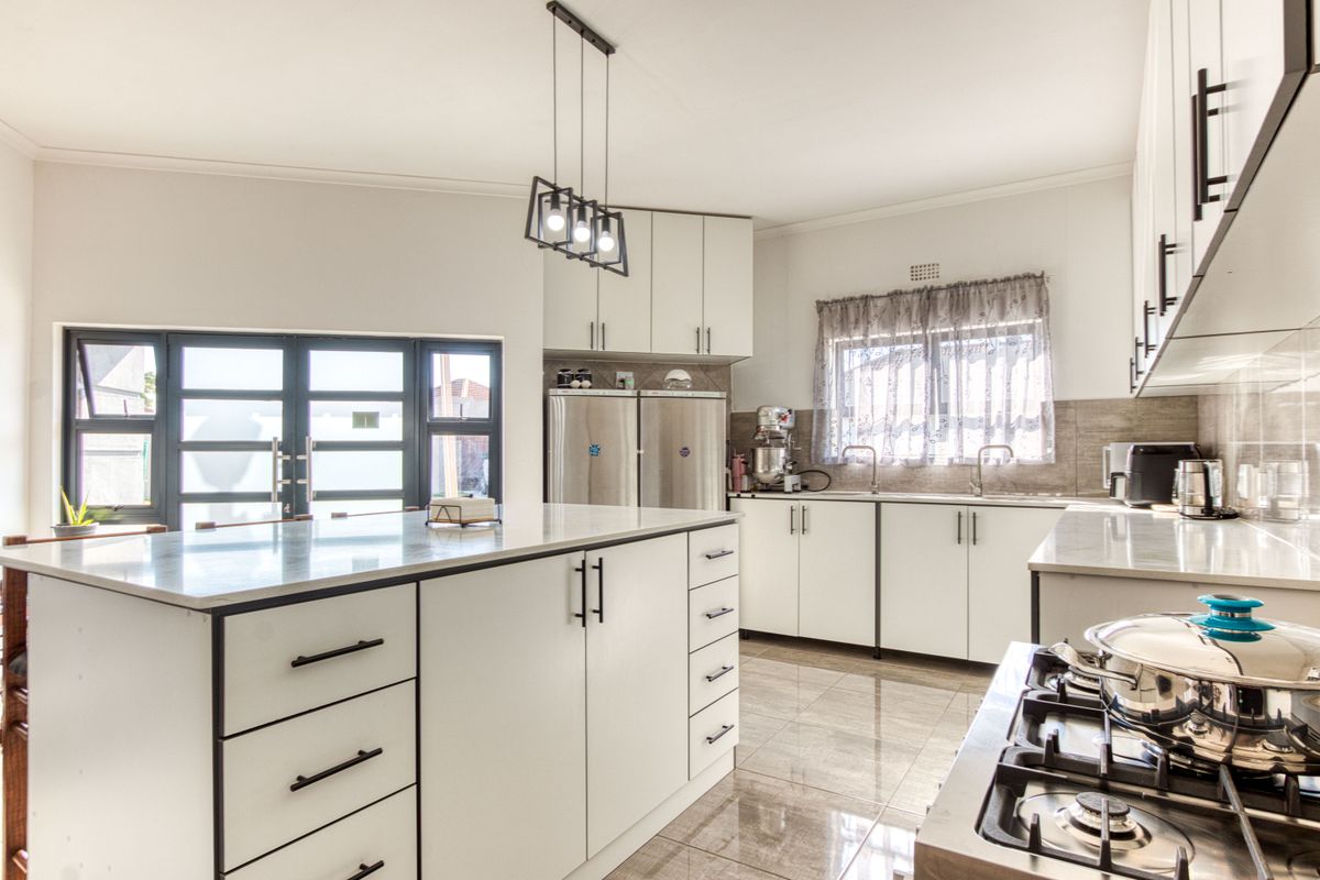 Entertain, Unwind, Enjoy - Photo 5