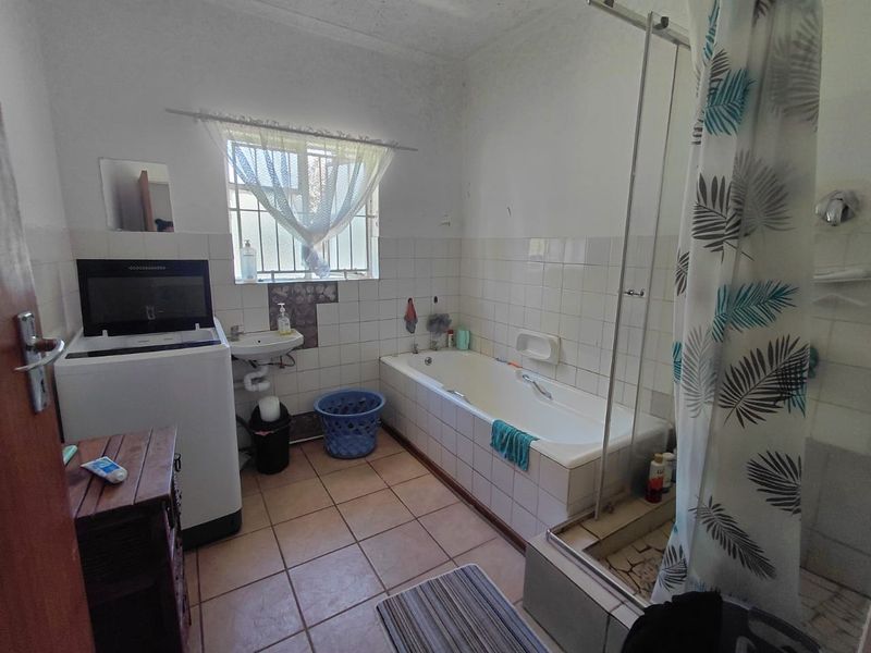 Charming 3-Bedroom Home for Sale in Burgersdorp – Space, Comfort & Great Value - Photo 5