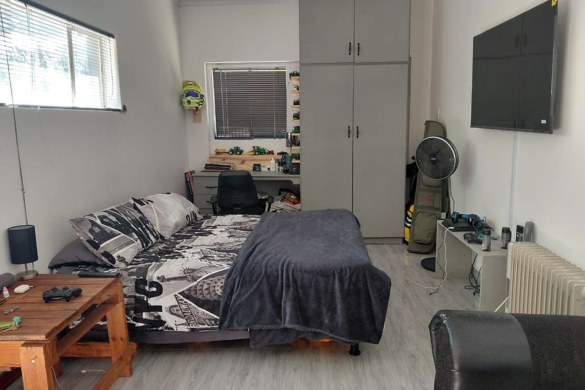 Charming 3-Bedroom Home for Sale in Burgersdorp – Space, Comfort & Great Value - Photo 4