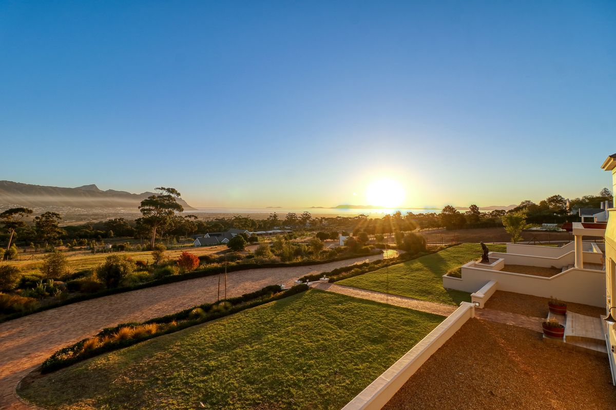 Prestige, Privacy, Panoramas, Perfection! - Photo 3