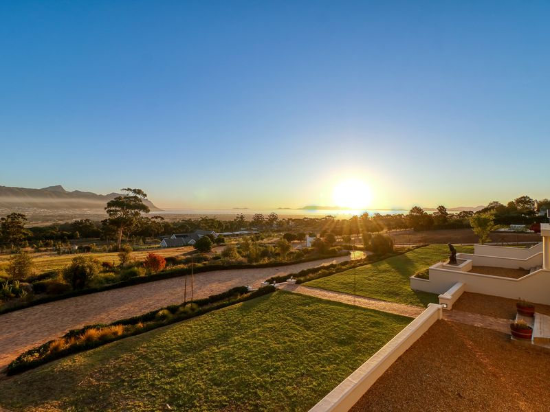 Prestige, Privacy, Panoramas, Perfection! - Photo 3