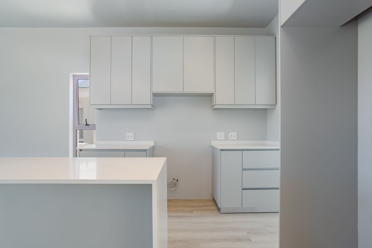 Modern double storey home with beautiful views in security estate - Photo 4