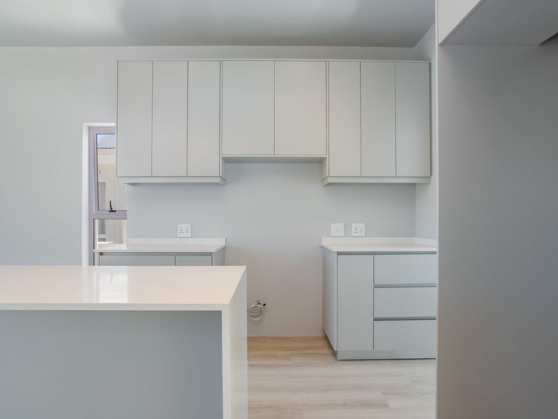 Modern double storey home with beautiful views in security estate - Photo 4