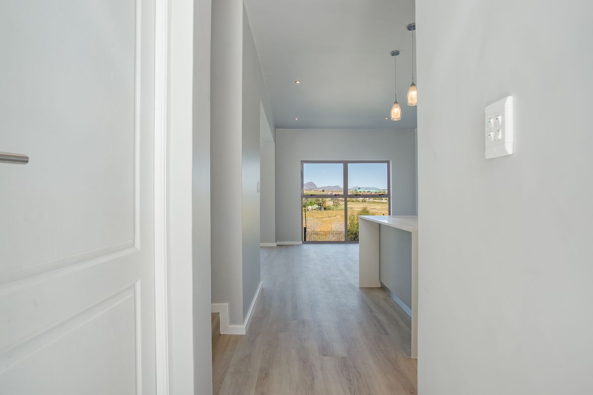 Modern double storey home with beautiful views in security estate - Photo 2