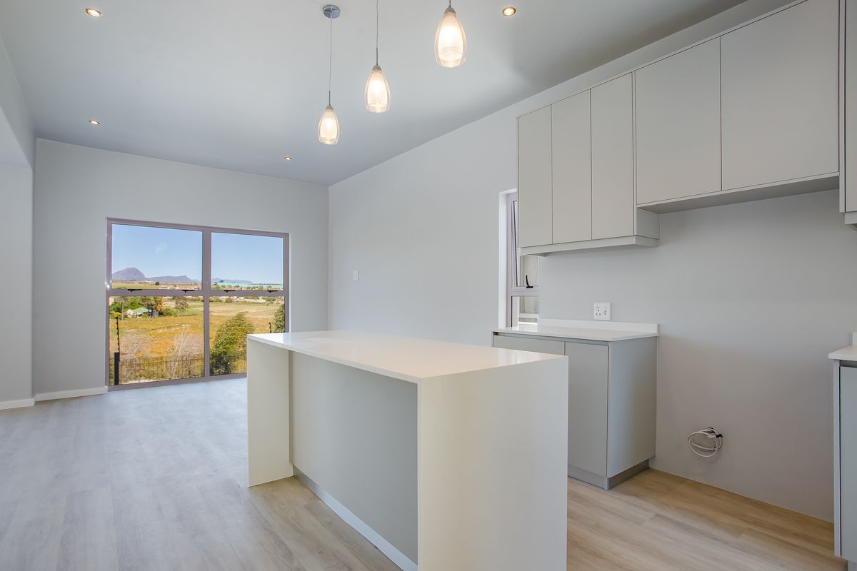 Modern double storey home with beautiful views in security estate - Photo 3