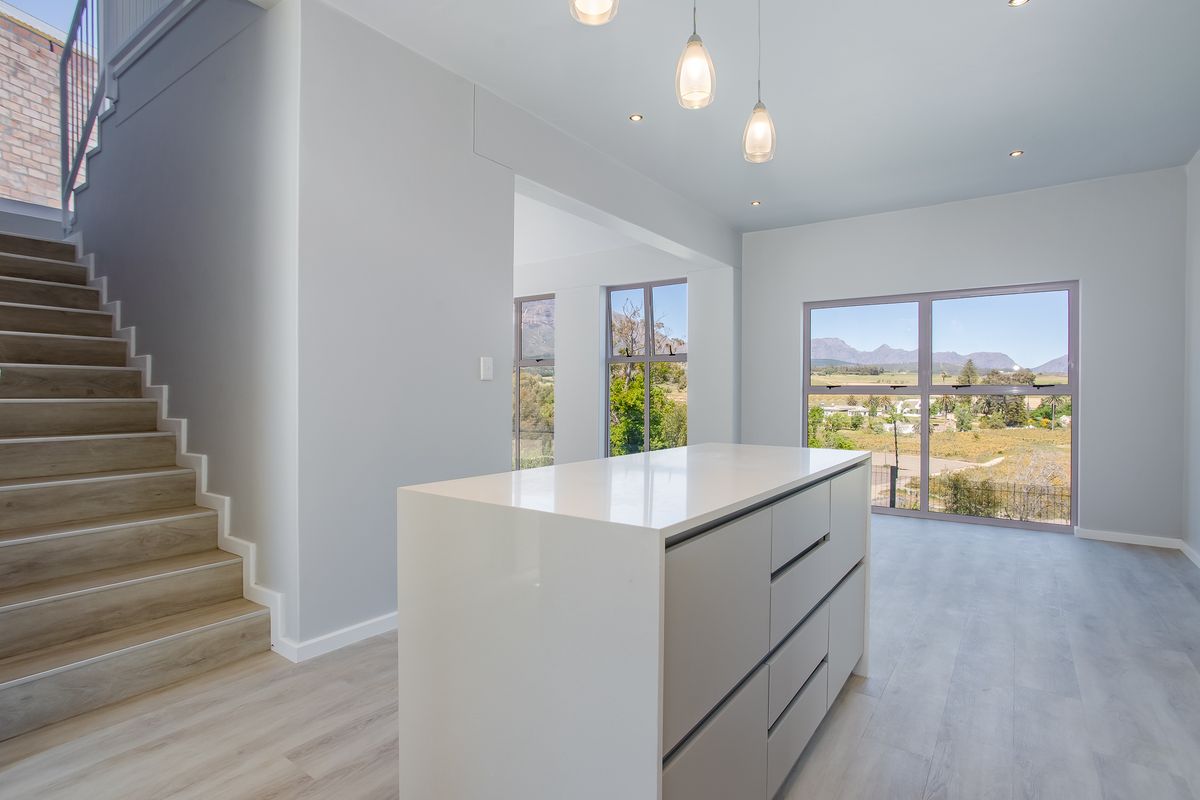 Modern double storey home with beautiful views in security estate - Photo 2