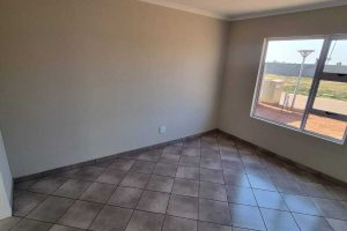 Charming 3-Bedroom Family Home for Sale in Eastview, Brakpan - Photo 5