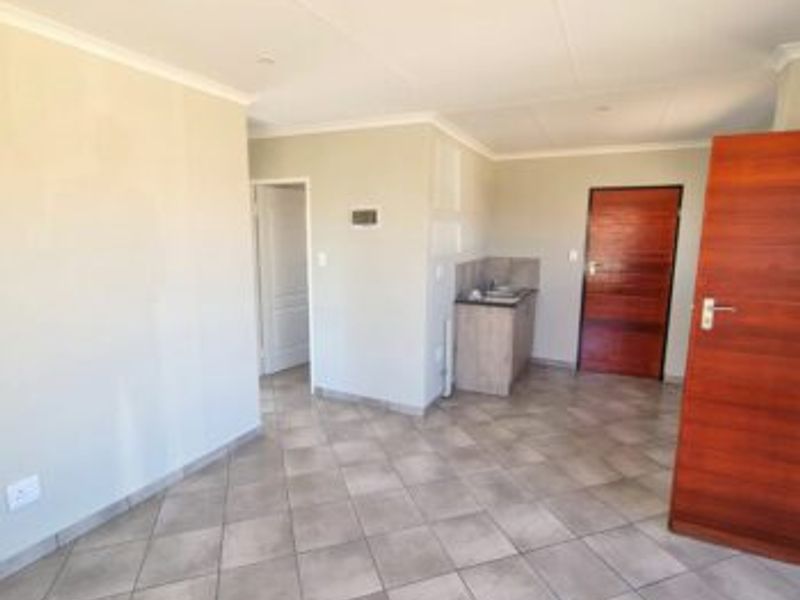 Charming 3-Bedroom Family Home for Sale in Eastview, Brakpan - Photo 4