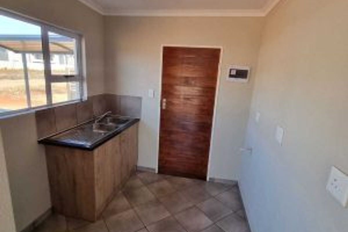 Charming 3-Bedroom Family Home for Sale in Eastview, Brakpan - Photo 2