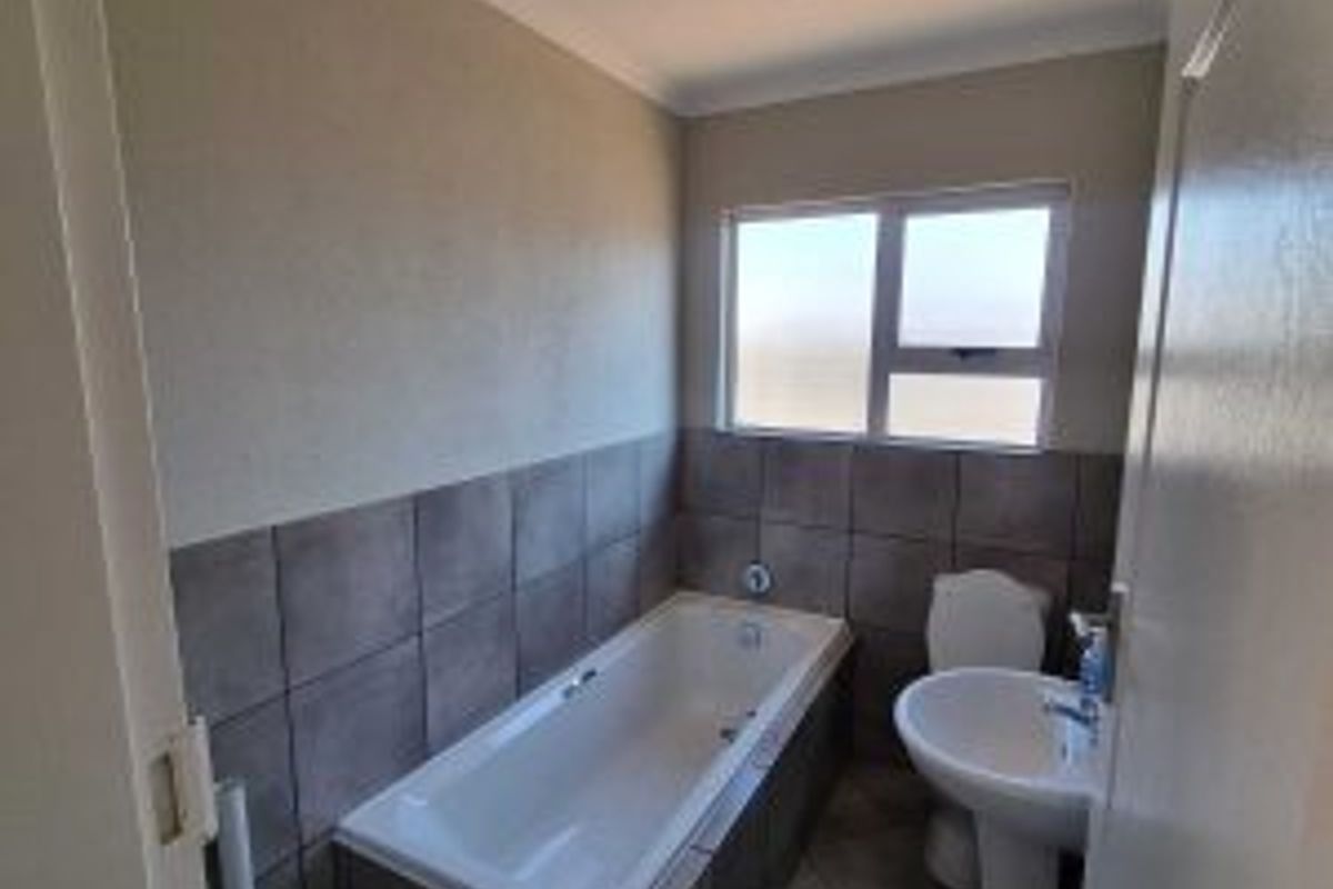 Charming 3-Bedroom Family Home for Sale in Eastview, Brakpan - Photo 3