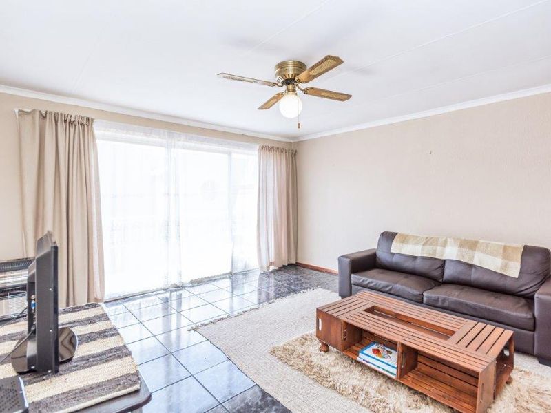 Spacious, Modern and Secure 2 Bedroom Apartment - Photo 3