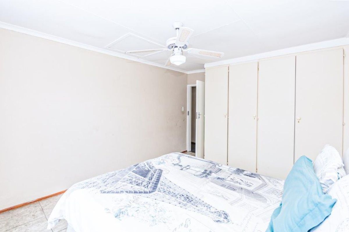 Spacious, Modern and Secure 2 Bedroom Apartment - Photo 4