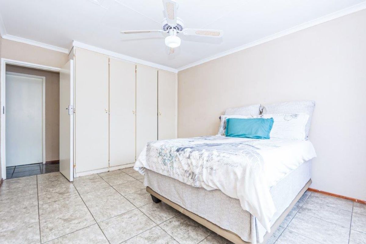 Spacious, Modern and Secure 2 Bedroom Apartment - Photo 5