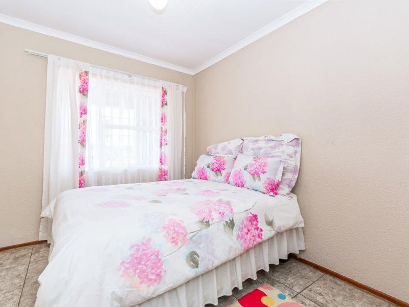 Spacious, Modern and Secure 2 Bedroom Apartment - Photo 10