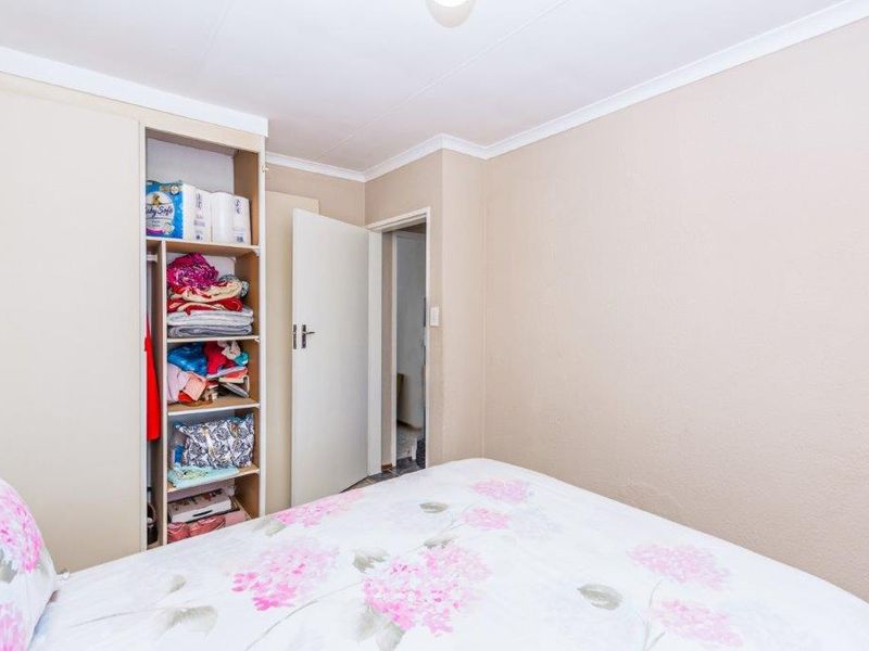 Spacious, Modern and Secure 2 Bedroom Apartment - Photo 9