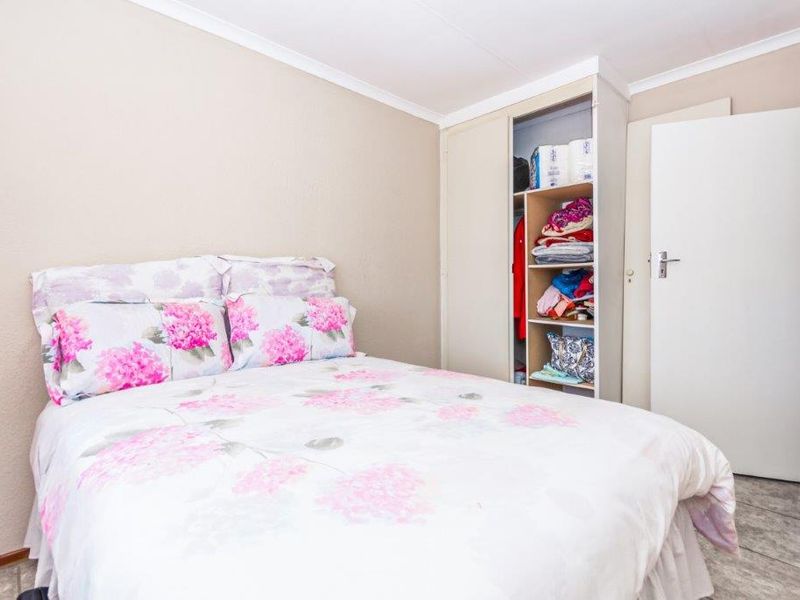 Spacious, Modern and Secure 2 Bedroom Apartment - Photo 8