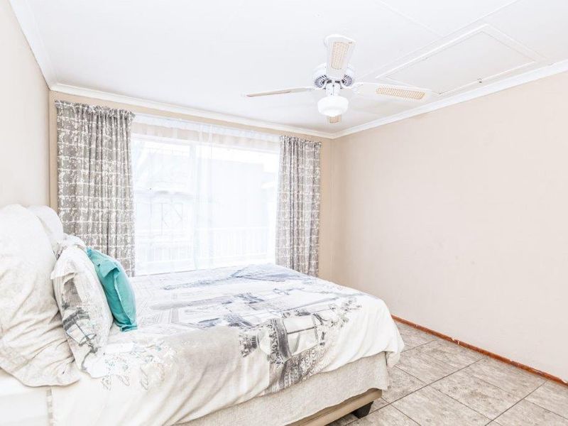 Spacious, Modern and Secure 2 Bedroom Apartment - Photo 7