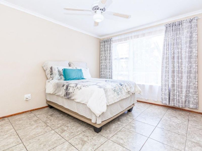 Spacious, Modern and Secure 2 Bedroom Apartment - Photo 6